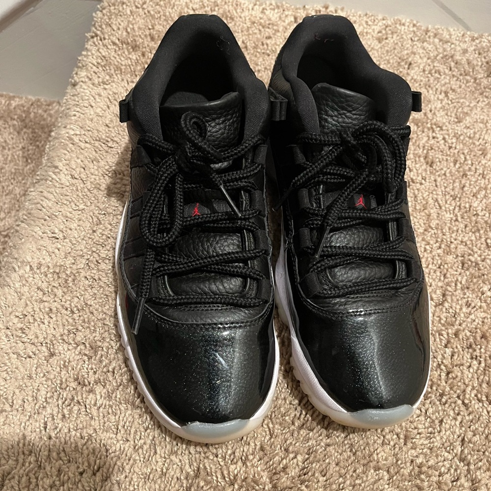 Jordan low top 11s men’s 8.5